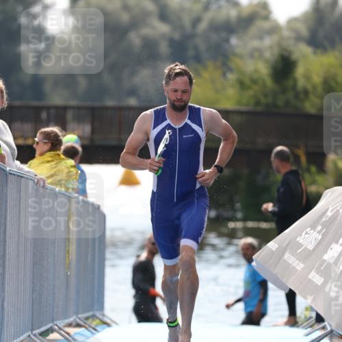 25.08.2024 - Elbe Triathlon Hamburg H.Heesch http://msf.ph/oto/6848358 25.08.2024 15:09:12 Schwimmen  meine-sportfotos.de