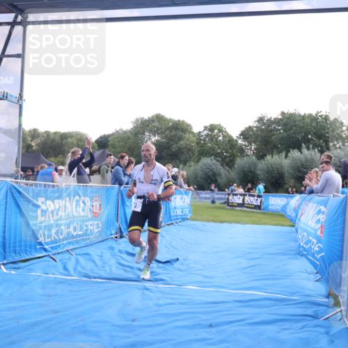 25.08.2024 - Elbe Triathlon Hamburg H.Heesch http://msf.ph/oto/6848364 25.08.2024 10:43:05 Ziel 73 meine-sportfotos.de