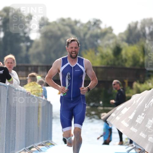 25.08.2024 - Elbe Triathlon Hamburg H.Heesch http://msf.ph/oto/6848372 25.08.2024 15:09:13 Schwimmen  meine-sportfotos.de