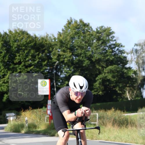 25.08.2024 - Elbe Triathlon Hamburg Fuchs,  Jonas http://msf.ph/oto/6848375 25.08.2024 09:53:22 Radfahren 553, 419, 226, 365, 451 meine-sportfotos.de