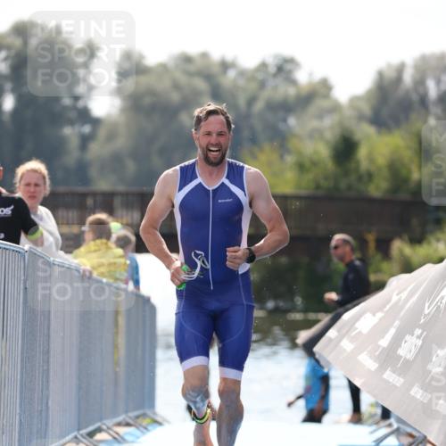 25.08.2024 - Elbe Triathlon Hamburg H.Heesch http://msf.ph/oto/6848377 25.08.2024 15:09:13 Schwimmen  meine-sportfotos.de