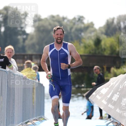25.08.2024 - Elbe Triathlon Hamburg H.Heesch http://msf.ph/oto/6848382 25.08.2024 15:09:13 Schwimmen  meine-sportfotos.de