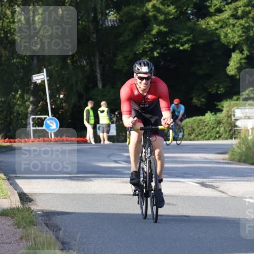 25.08.2024 - Elbe Triathlon Hamburg Fuchs,  Jonas http://msf.ph/oto/6848384 25.08.2024 09:10:50 Radfahren 122, 74, 230, 77 meine-sportfotos.de