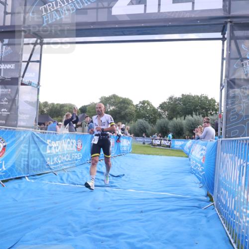 25.08.2024 - Elbe Triathlon Hamburg H.Heesch http://msf.ph/oto/6848386 25.08.2024 10:43:05 Ziel 73 meine-sportfotos.de