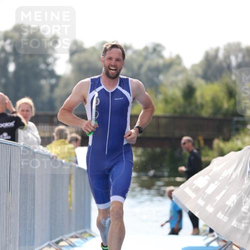 25.08.2024 - Elbe Triathlon Hamburg H.Heesch http://msf.ph/oto/6848389 25.08.2024 15:09:13 Schwimmen  meine-sportfotos.de