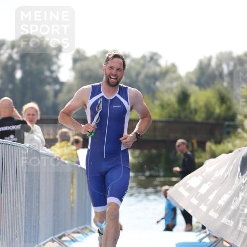 25.08.2024 - Elbe Triathlon Hamburg H.Heesch http://msf.ph/oto/6848395 25.08.2024 15:09:13 Schwimmen  meine-sportfotos.de