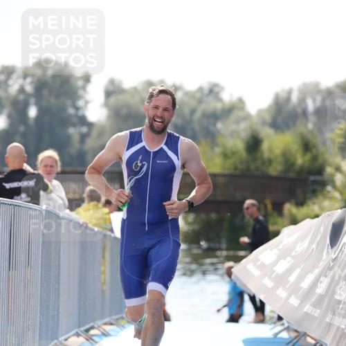 25.08.2024 - Elbe Triathlon Hamburg H.Heesch http://msf.ph/oto/6848402 25.08.2024 15:09:13 Schwimmen  meine-sportfotos.de