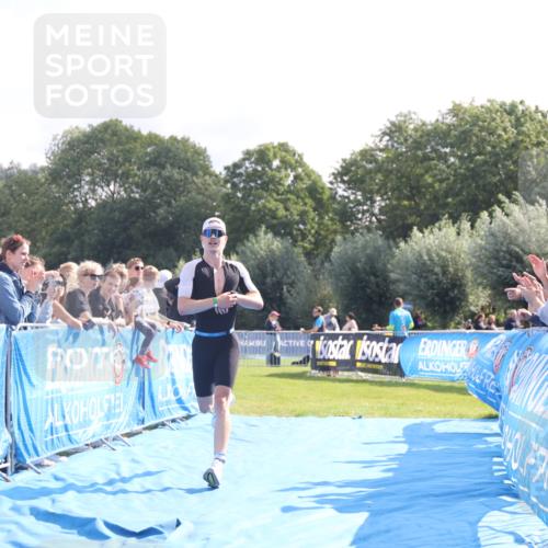 25.08.2024 - Elbe Triathlon Hamburg H.Heesch http://msf.ph/oto/6848421 25.08.2024 10:43:15 Ziel 203 meine-sportfotos.de