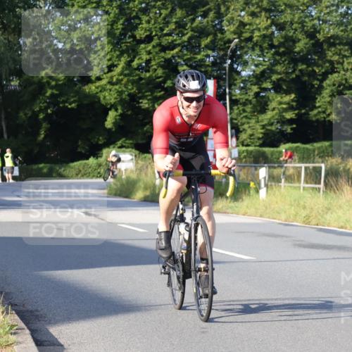 25.08.2024 - Elbe Triathlon Hamburg Fuchs,  Jonas http://msf.ph/oto/6848423 25.08.2024 09:10:51 Radfahren 74, 230, 77, 238, 97 meine-sportfotos.de