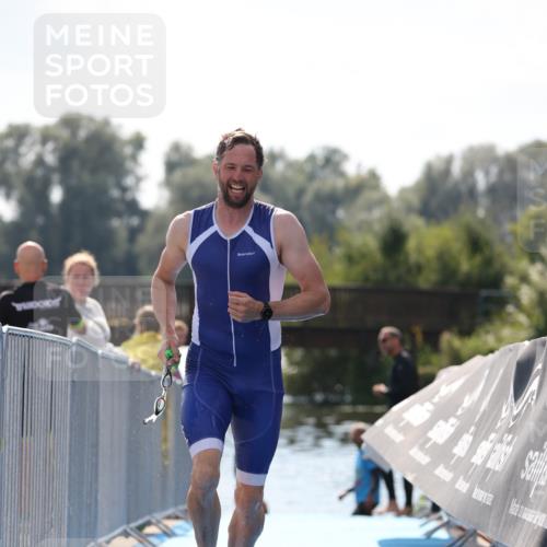 25.08.2024 - Elbe Triathlon Hamburg H.Heesch http://msf.ph/oto/6848426 25.08.2024 15:09:13 Schwimmen  meine-sportfotos.de