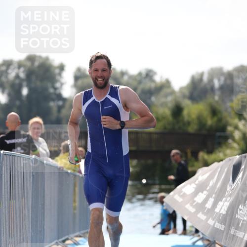25.08.2024 - Elbe Triathlon Hamburg H.Heesch http://msf.ph/oto/6848440 25.08.2024 15:09:13 Schwimmen  meine-sportfotos.de
