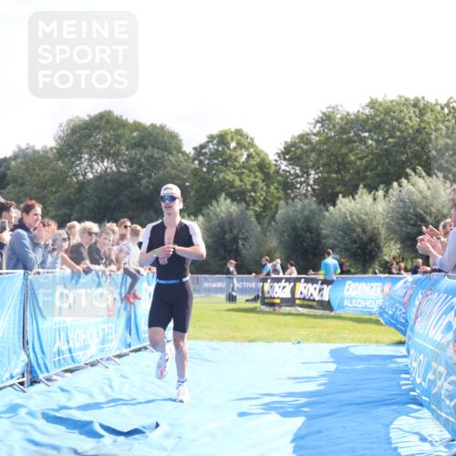 25.08.2024 - Elbe Triathlon Hamburg H.Heesch http://msf.ph/oto/6848443 25.08.2024 10:43:16 Ziel 203 meine-sportfotos.de