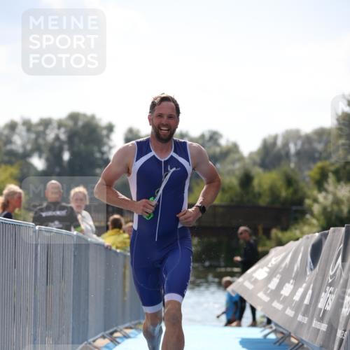 25.08.2024 - Elbe Triathlon Hamburg H.Heesch http://msf.ph/oto/6848448 25.08.2024 15:09:14 Schwimmen  meine-sportfotos.de