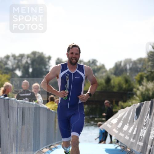 25.08.2024 - Elbe Triathlon Hamburg H.Heesch http://msf.ph/oto/6848452 25.08.2024 15:09:14 Schwimmen  meine-sportfotos.de