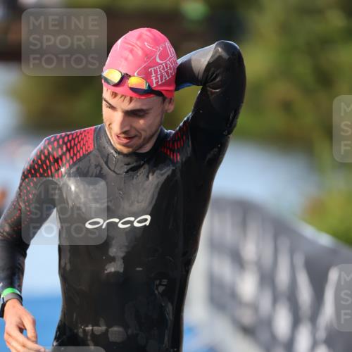 25.08.2024 - Elbe Triathlon Hamburg H.Heesch http://msf.ph/oto/6848458 25.08.2024 08:54:37 Schwimmen 229, 257 meine-sportfotos.de