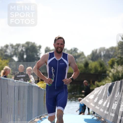 25.08.2024 - Elbe Triathlon Hamburg H.Heesch http://msf.ph/oto/6848460 25.08.2024 15:09:14 Schwimmen  meine-sportfotos.de