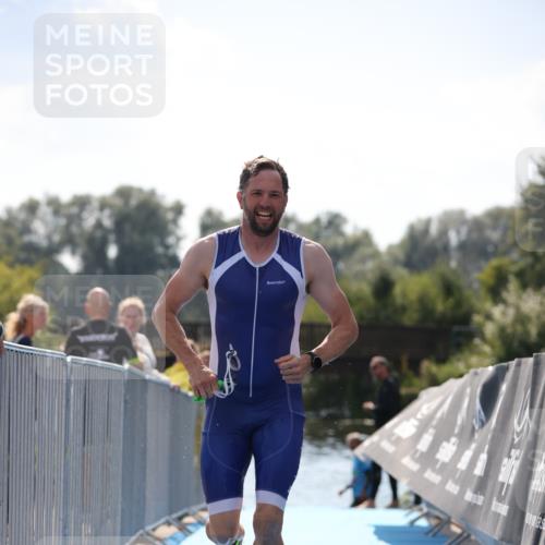 25.08.2024 - Elbe Triathlon Hamburg H.Heesch http://msf.ph/oto/6848471 25.08.2024 15:09:14 Schwimmen  meine-sportfotos.de