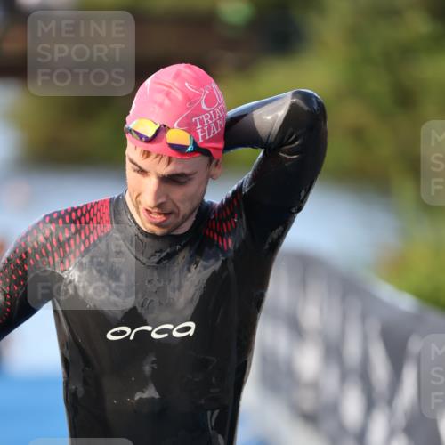 25.08.2024 - Elbe Triathlon Hamburg H.Heesch http://msf.ph/oto/6848477 25.08.2024 08:54:37 Schwimmen 229, 257 meine-sportfotos.de