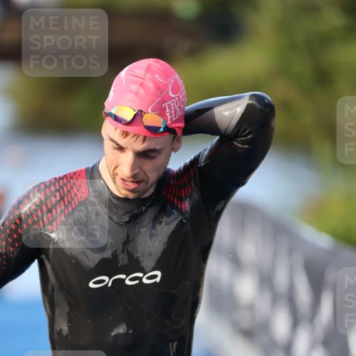 25.08.2024 - Elbe Triathlon Hamburg H.Heesch http://msf.ph/oto/6848483 25.08.2024 08:54:38 Schwimmen 229, 257 meine-sportfotos.de