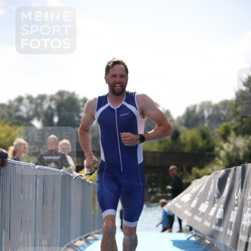 25.08.2024 - Elbe Triathlon Hamburg H.Heesch http://msf.ph/oto/6848493 25.08.2024 15:09:14 Schwimmen  meine-sportfotos.de