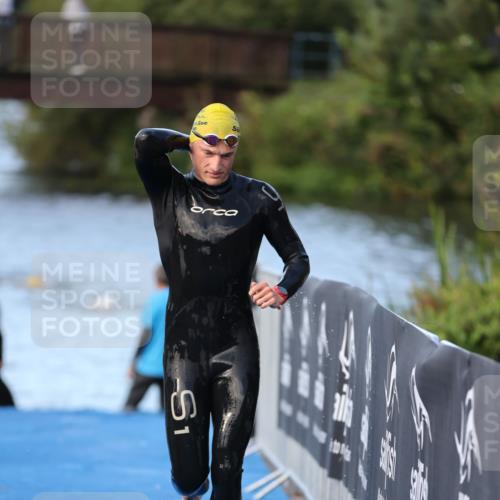 25.08.2024 - Elbe Triathlon Hamburg H.Heesch http://msf.ph/oto/6848501 25.08.2024 08:54:55 Schwimmen 229, 296 meine-sportfotos.de