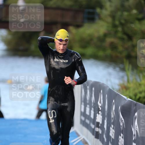 25.08.2024 - Elbe Triathlon Hamburg H.Heesch http://msf.ph/oto/6848507 25.08.2024 08:54:55 Schwimmen 229, 296 meine-sportfotos.de