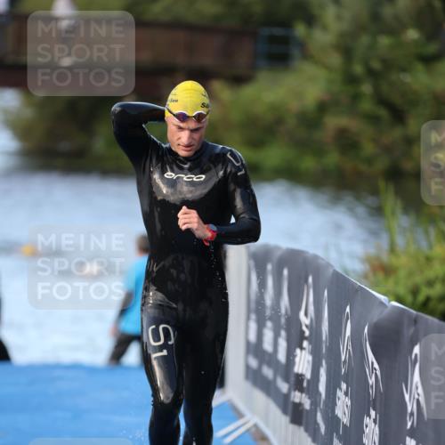 25.08.2024 - Elbe Triathlon Hamburg H.Heesch http://msf.ph/oto/6848515 25.08.2024 08:54:55 Schwimmen 229, 296 meine-sportfotos.de
