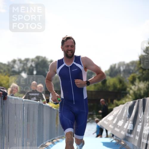 25.08.2024 - Elbe Triathlon Hamburg H.Heesch http://msf.ph/oto/6848519 25.08.2024 15:09:14 Schwimmen  meine-sportfotos.de