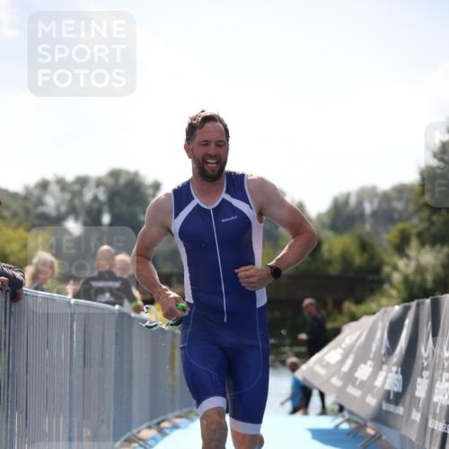25.08.2024 - Elbe Triathlon Hamburg H.Heesch http://msf.ph/oto/6848524 25.08.2024 15:09:14 Schwimmen  meine-sportfotos.de