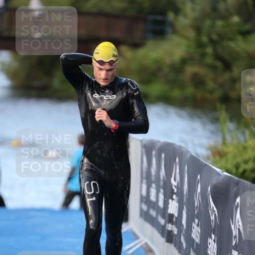 25.08.2024 - Elbe Triathlon Hamburg H.Heesch http://msf.ph/oto/6848525 25.08.2024 08:54:55 Schwimmen 229, 296 meine-sportfotos.de