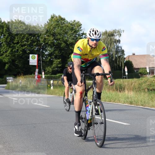 25.08.2024 - Elbe Triathlon Hamburg Fuchs,  Jonas http://msf.ph/oto/6848526 25.08.2024 09:53:44 Radfahren 322, 489, 464 meine-sportfotos.de