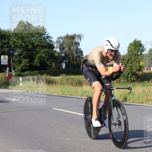 25.08.2024 - Elbe Triathlon Hamburg Fuchs,  Jonas http://msf.ph/oto/6848531 25.08.2024 09:10:58 Radfahren 238, 97, 284, 210 meine-sportfotos.de