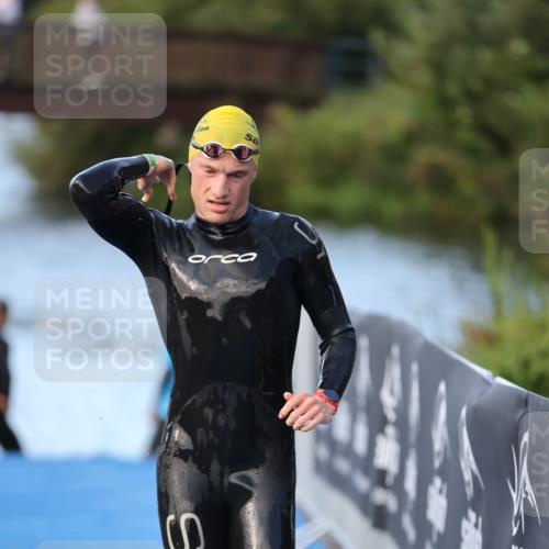 25.08.2024 - Elbe Triathlon Hamburg H.Heesch http://msf.ph/oto/6848543 25.08.2024 08:54:56 Schwimmen 229, 296 meine-sportfotos.de