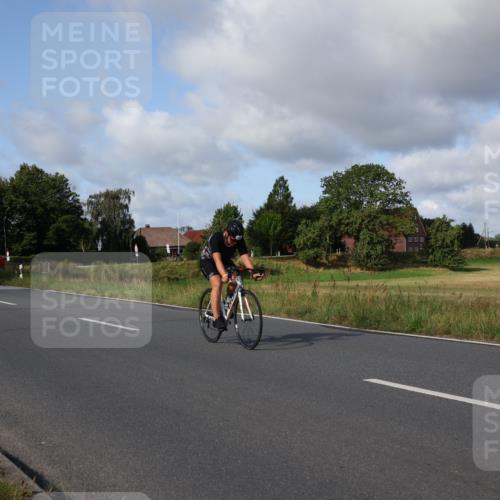 25.08.2024 - Elbe Triathlon Hamburg Fuchs,  Jonas http://msf.ph/oto/6848547 25.08.2024 09:53:45 Radfahren 322, 489, 464 meine-sportfotos.de
