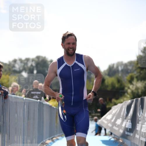 25.08.2024 - Elbe Triathlon Hamburg H.Heesch http://msf.ph/oto/6848553 25.08.2024 15:09:14 Schwimmen  meine-sportfotos.de