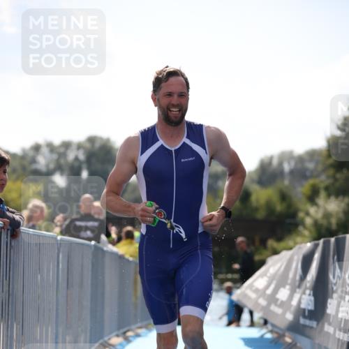 25.08.2024 - Elbe Triathlon Hamburg H.Heesch http://msf.ph/oto/6848558 25.08.2024 15:09:14 Schwimmen  meine-sportfotos.de