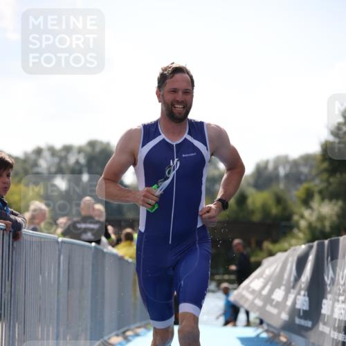 25.08.2024 - Elbe Triathlon Hamburg H.Heesch http://msf.ph/oto/6848570 25.08.2024 15:09:14 Schwimmen  meine-sportfotos.de