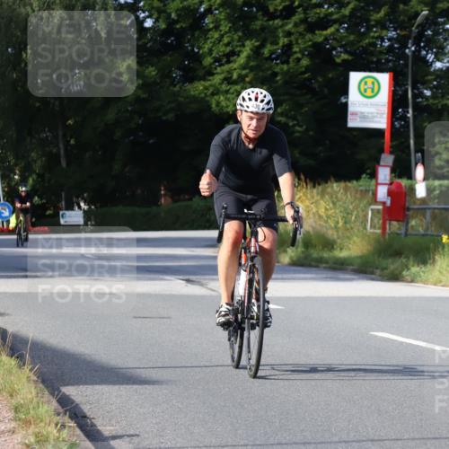 25.08.2024 - Elbe Triathlon Hamburg Fuchs,  Jonas http://msf.ph/oto/6848574 25.08.2024 09:53:53 Radfahren 464, 430, 498 meine-sportfotos.de