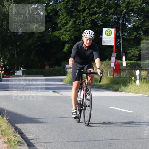 25.08.2024 - Elbe Triathlon Hamburg Fuchs,  Jonas http://msf.ph/oto/6848577 25.08.2024 09:53:53 Radfahren 464, 430, 498 meine-sportfotos.de