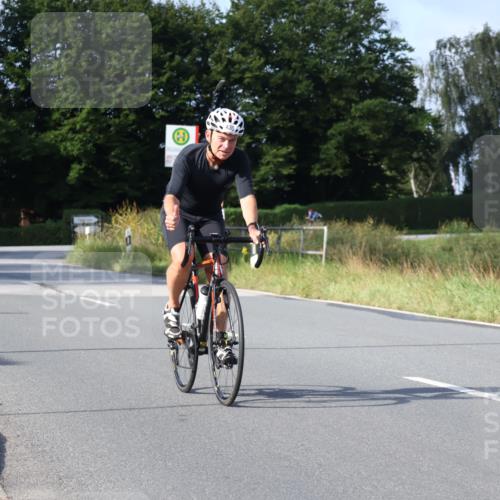 25.08.2024 - Elbe Triathlon Hamburg Fuchs,  Jonas http://msf.ph/oto/6848585 25.08.2024 09:53:53 Radfahren 464, 430, 498 meine-sportfotos.de