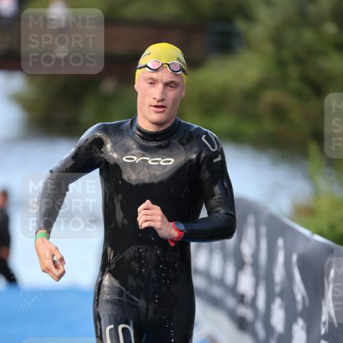 25.08.2024 - Elbe Triathlon Hamburg H.Heesch http://msf.ph/oto/6848588 25.08.2024 08:54:56 Schwimmen 229, 296 meine-sportfotos.de