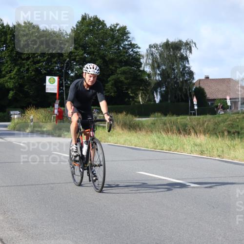 25.08.2024 - Elbe Triathlon Hamburg Fuchs,  Jonas http://msf.ph/oto/6848589 25.08.2024 09:53:53 Radfahren 464, 430, 498 meine-sportfotos.de