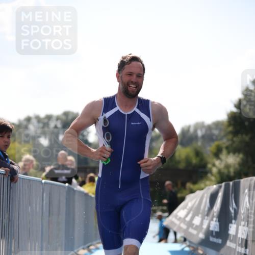 25.08.2024 - Elbe Triathlon Hamburg H.Heesch http://msf.ph/oto/6848592 25.08.2024 15:09:14 Schwimmen  meine-sportfotos.de