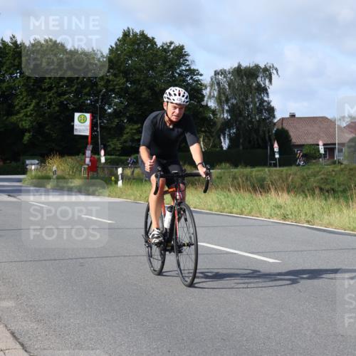 25.08.2024 - Elbe Triathlon Hamburg Fuchs,  Jonas http://msf.ph/oto/6848595 25.08.2024 09:53:53 Radfahren 464, 430, 498 meine-sportfotos.de