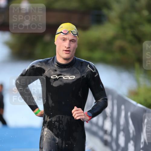 25.08.2024 - Elbe Triathlon Hamburg H.Heesch http://msf.ph/oto/6848601 25.08.2024 08:54:56 Schwimmen 229, 296 meine-sportfotos.de