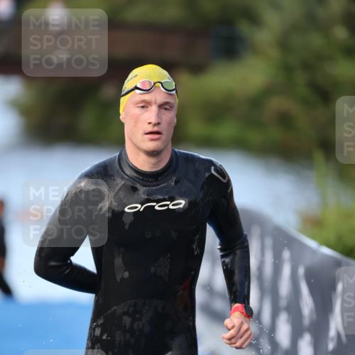 25.08.2024 - Elbe Triathlon Hamburg H.Heesch http://msf.ph/oto/6848621 25.08.2024 08:54:56 Schwimmen 229, 296 meine-sportfotos.de