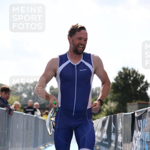 25.08.2024 - Elbe Triathlon Hamburg H.Heesch http://msf.ph/oto/6848624 25.08.2024 15:09:15 Schwimmen  meine-sportfotos.de