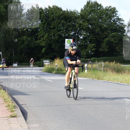 25.08.2024 - Elbe Triathlon Hamburg Fuchs,  Jonas http://msf.ph/oto/6848628 25.08.2024 09:53:59 Radfahren 430, 498, 496 meine-sportfotos.de