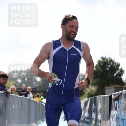25.08.2024 - Elbe Triathlon Hamburg H.Heesch http://msf.ph/oto/6848630 25.08.2024 15:09:15 Schwimmen  meine-sportfotos.de