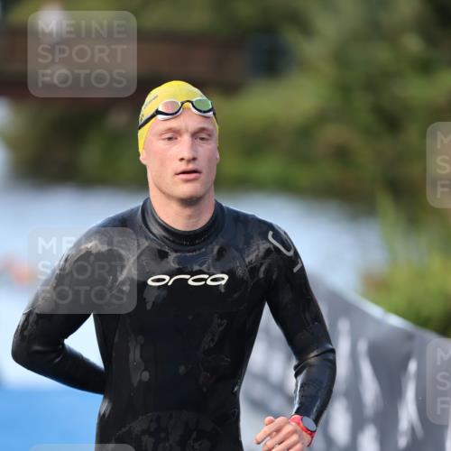 25.08.2024 - Elbe Triathlon Hamburg H.Heesch http://msf.ph/oto/6848653 25.08.2024 08:54:57 Schwimmen 229, 262, 296 meine-sportfotos.de